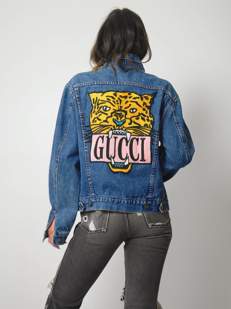 berømt Meget rart godt Skole lærer Gucci Tiger Patched Jean Jacket – NOIROHIO VINTAGE