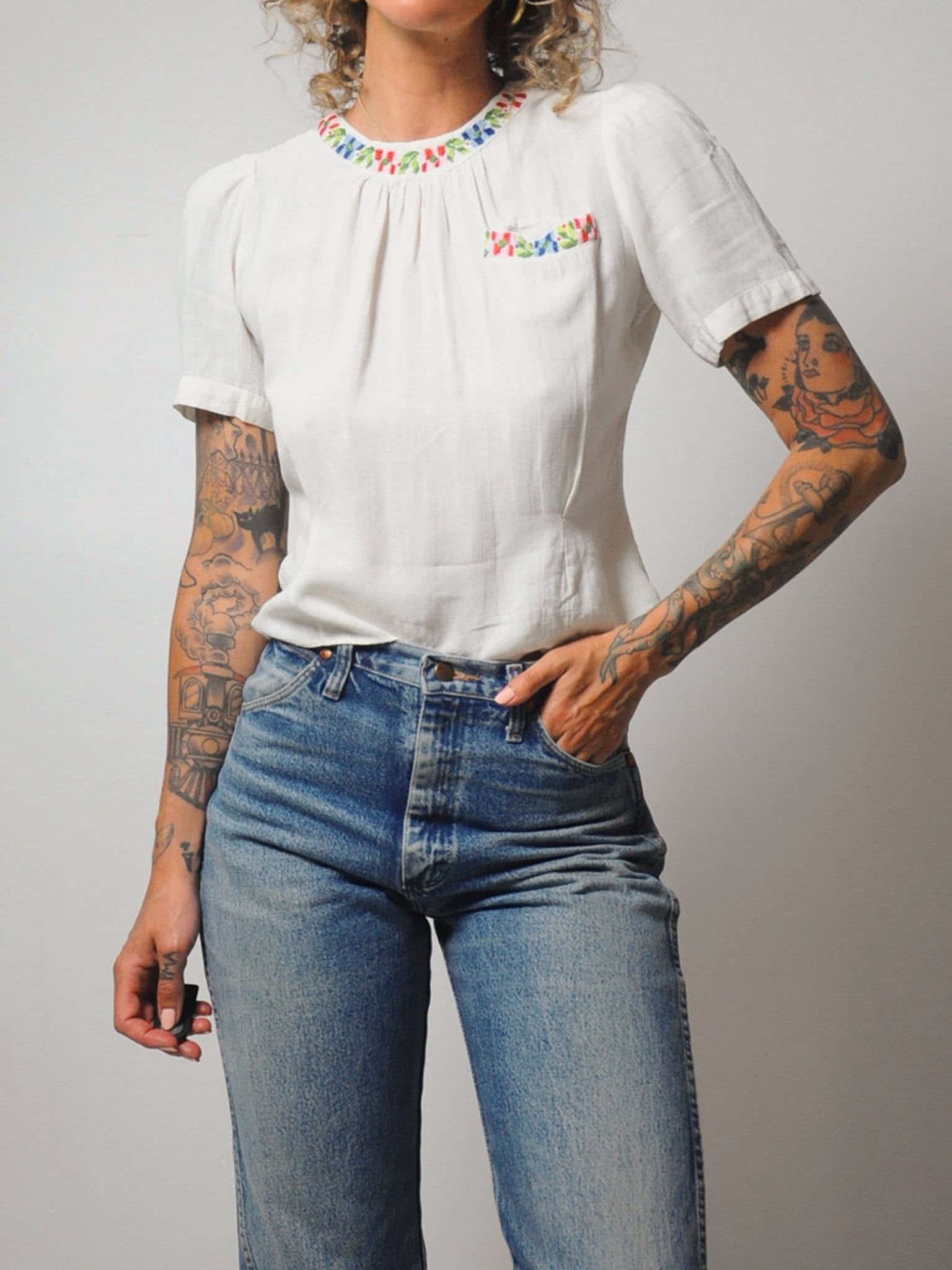 40's Embroidered Cropped Blouse