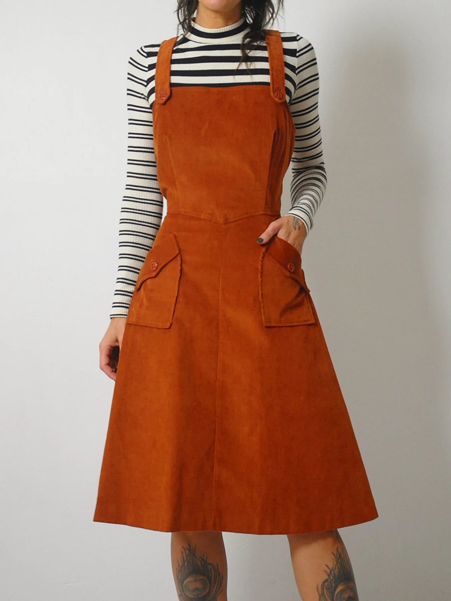 1970's Copper Corduroy Pinafore Dress – NOIROHIO VINTAGE 1970's Copper Corduroy Pinafore Dress – NOIROHIO VINTAGE